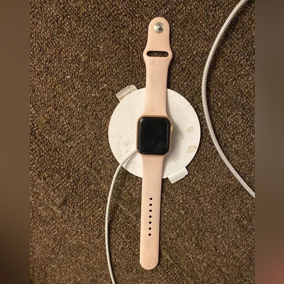 Apple Watch Series 5 44mm rose gold - Picture 1 of 1